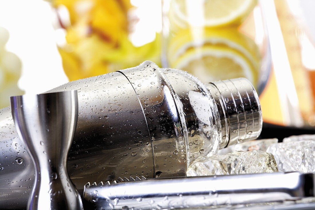 Cocktail shaker, ice tongs, ice cubes