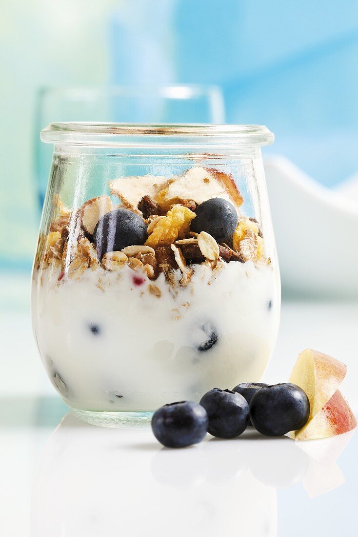 Yoghurt with muesli, blueberries, apple and dried fruit