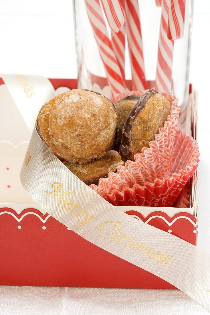 Lebkuchen und Zuckerstangen (weihnachtlich)