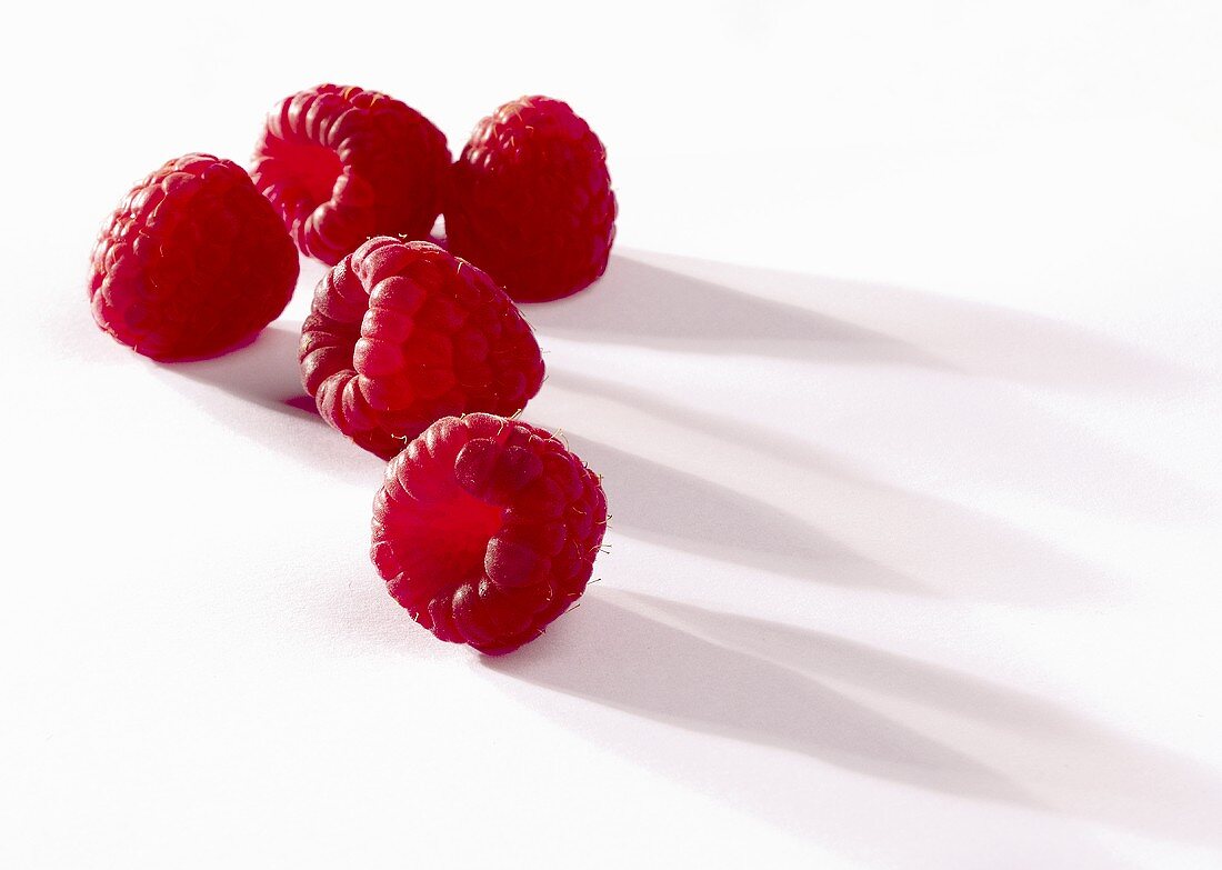 Fünf Himbeeren