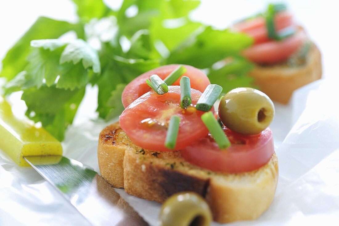 Bruschetta with tomatoes, olives and chives