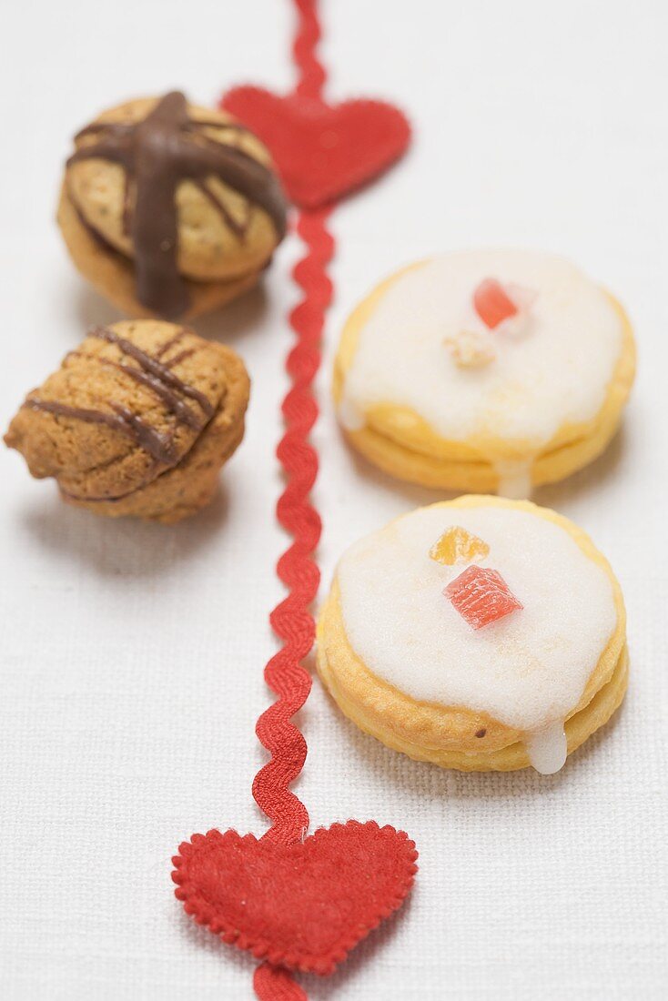 Iced lemon biscuits and macaroons (Christmas)