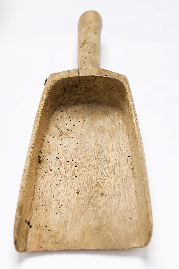 Eine alte Mehlschaufel aus Holz