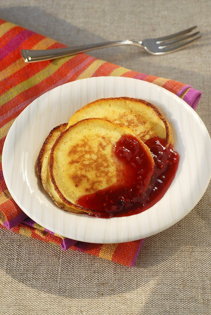 Quark pancakes with berry sauce