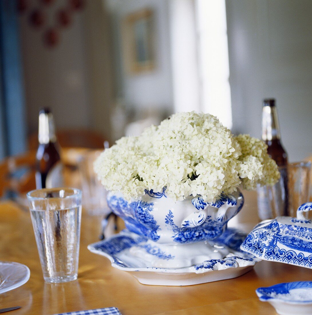 Laid table with white flowers