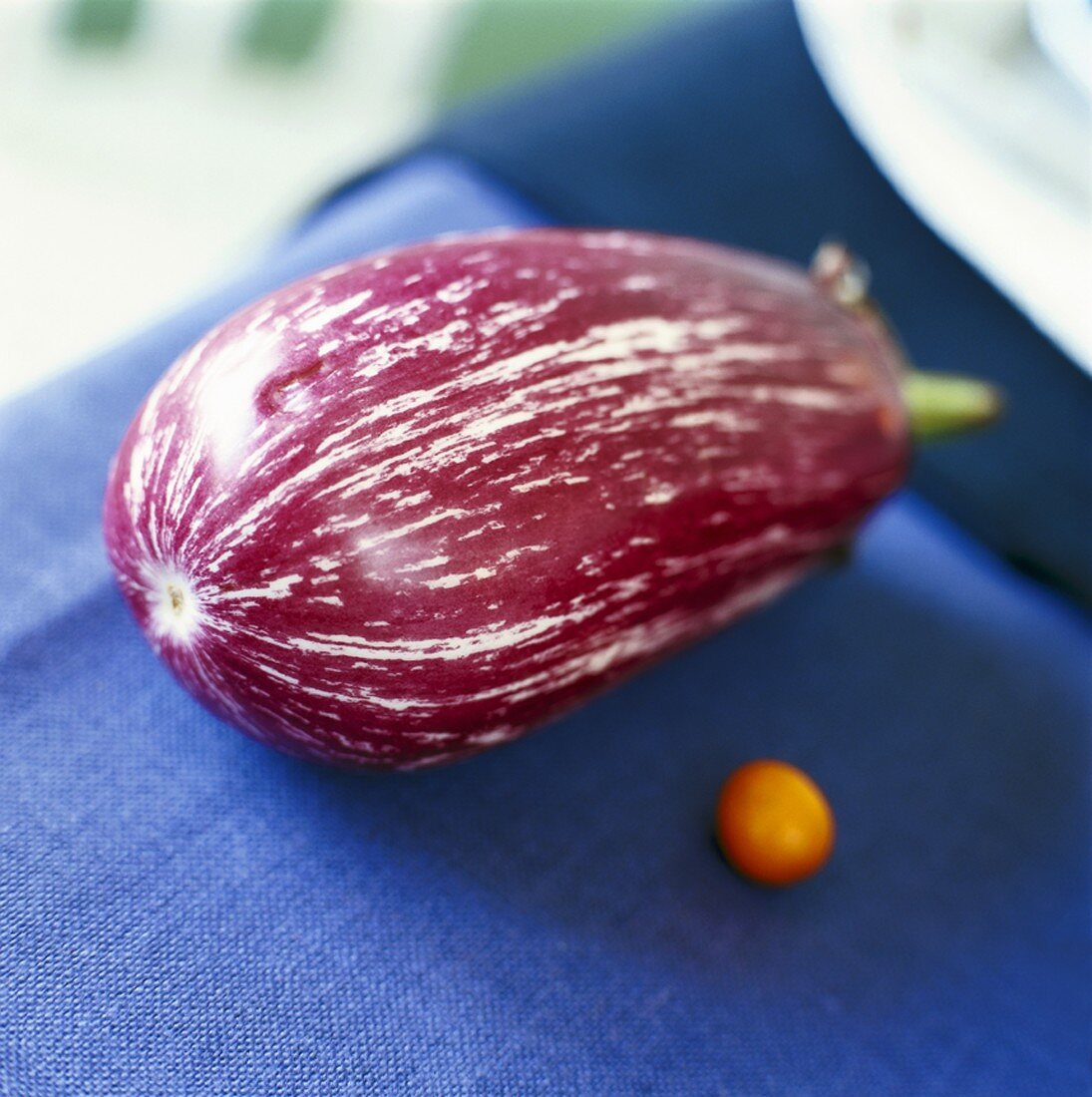 Eine gestreifte Aubergine