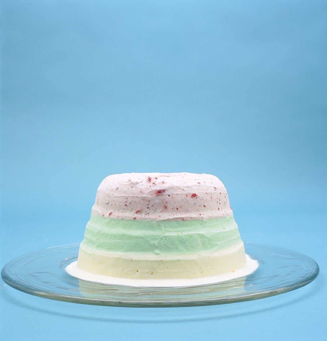Three-coloured ice cream cake