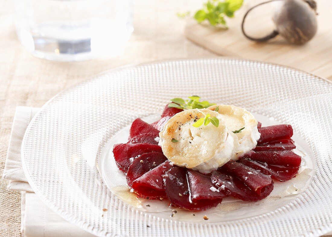 Beetroot salad with warm goat's cheese