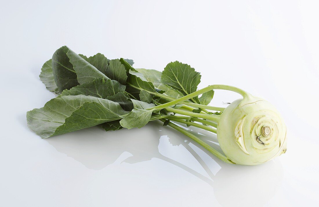 Kohlrabi mit Blättern