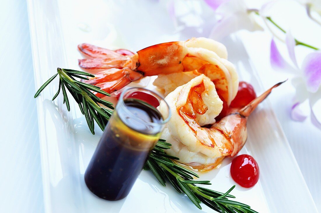 Grilled king prawns, rosemary, olive oil & balsamic vinegar dressing