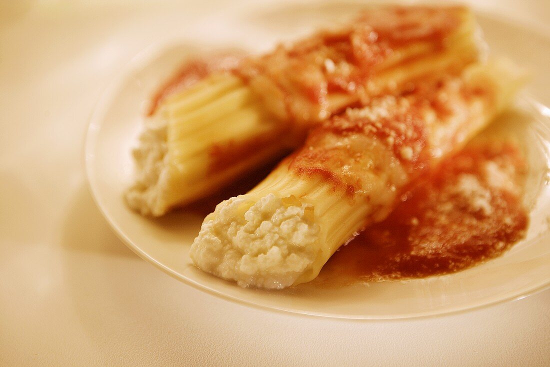 Cheese Filled Manicotti with Tomato Sauce