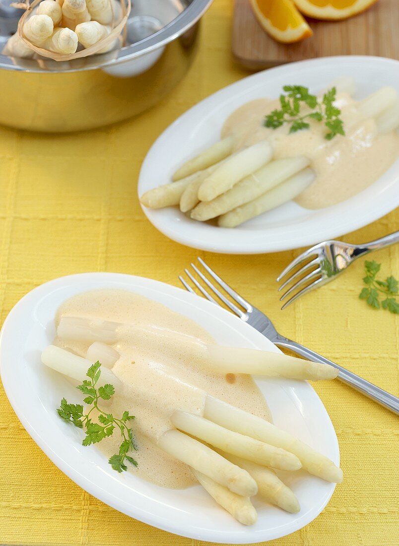 Spargel mit Sauce Hollandaise