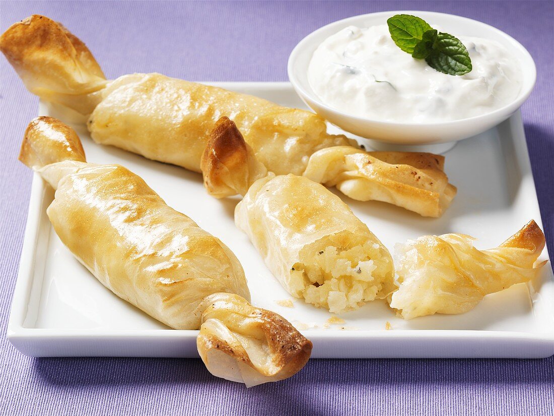 Cheese-filled strudel pastry crackers with yoghurt dip