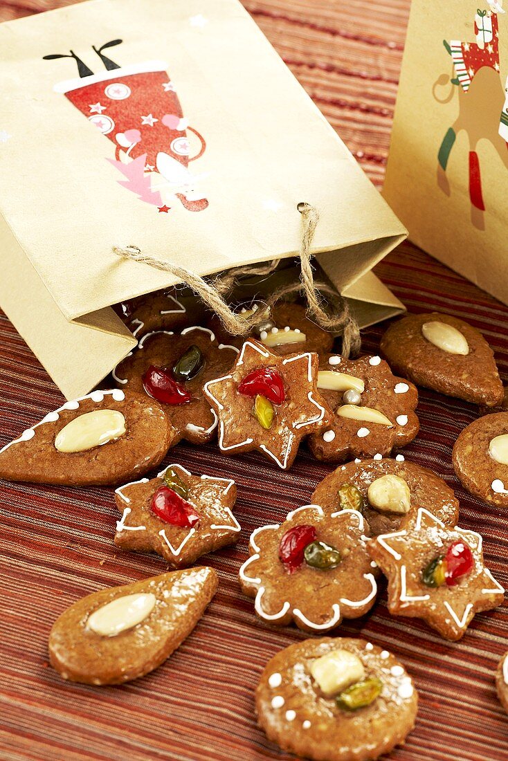Small gingerbread biscuits with candied fruit and almonds