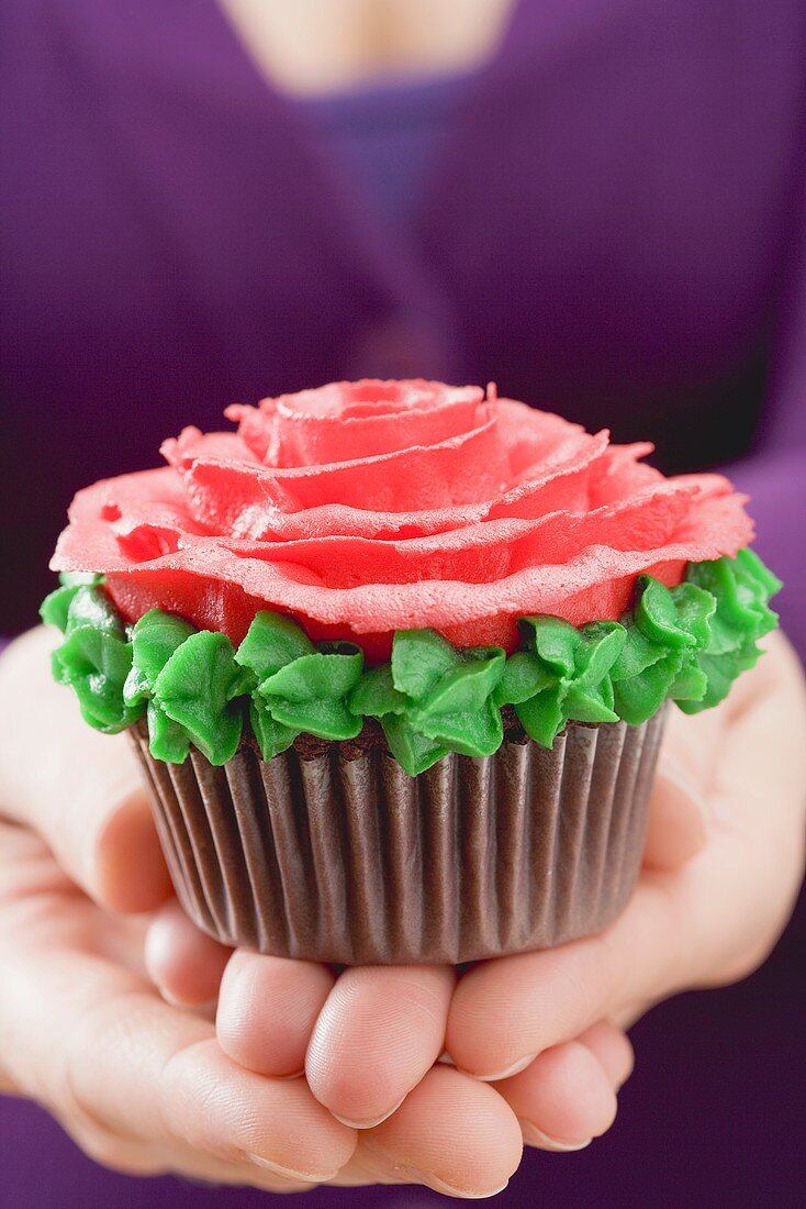 Hands holding cupcake