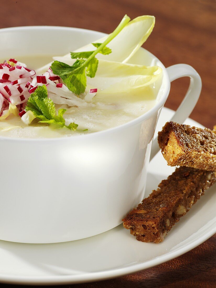 Cream of kohlrabi soup with bread sticks