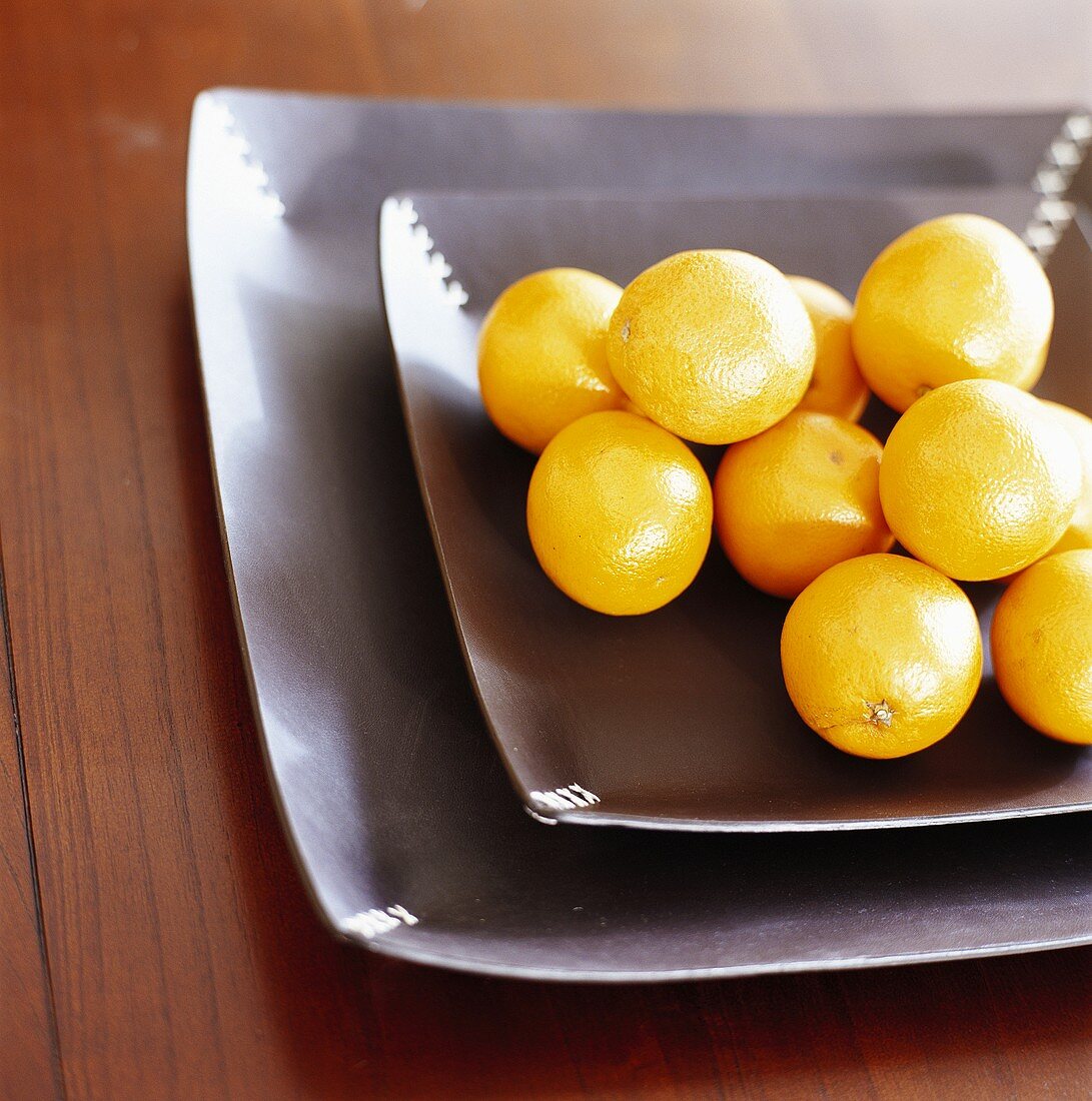 Several oranges on square plate