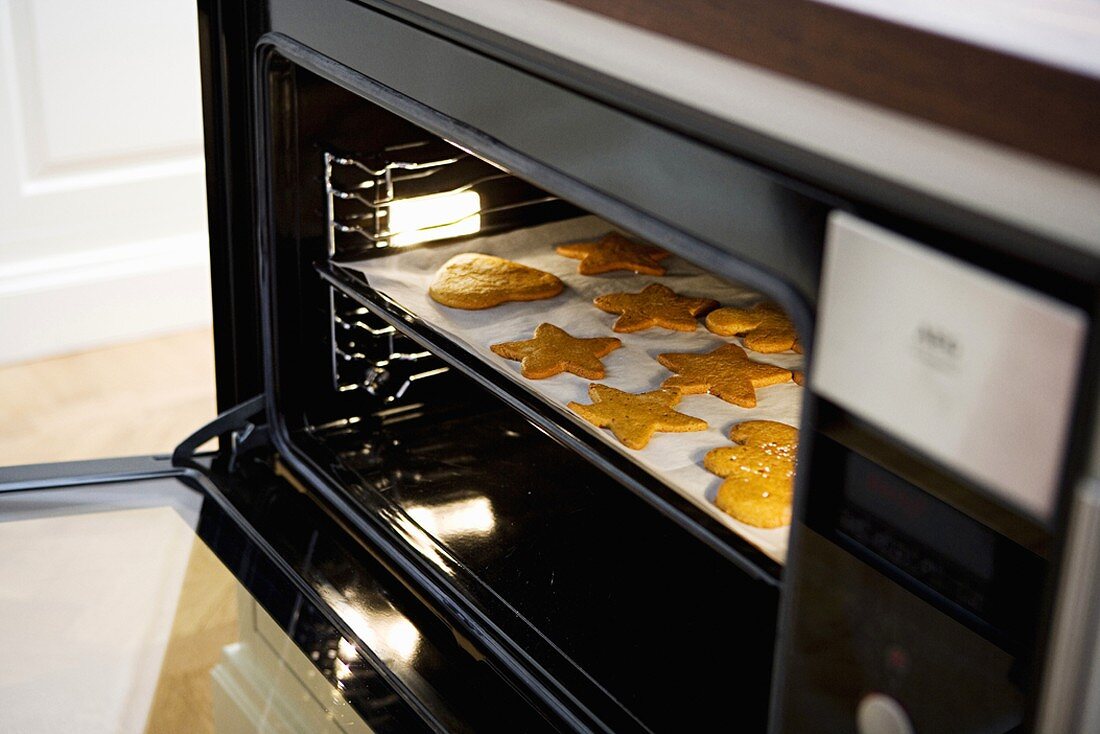 Gingerbread in the oven