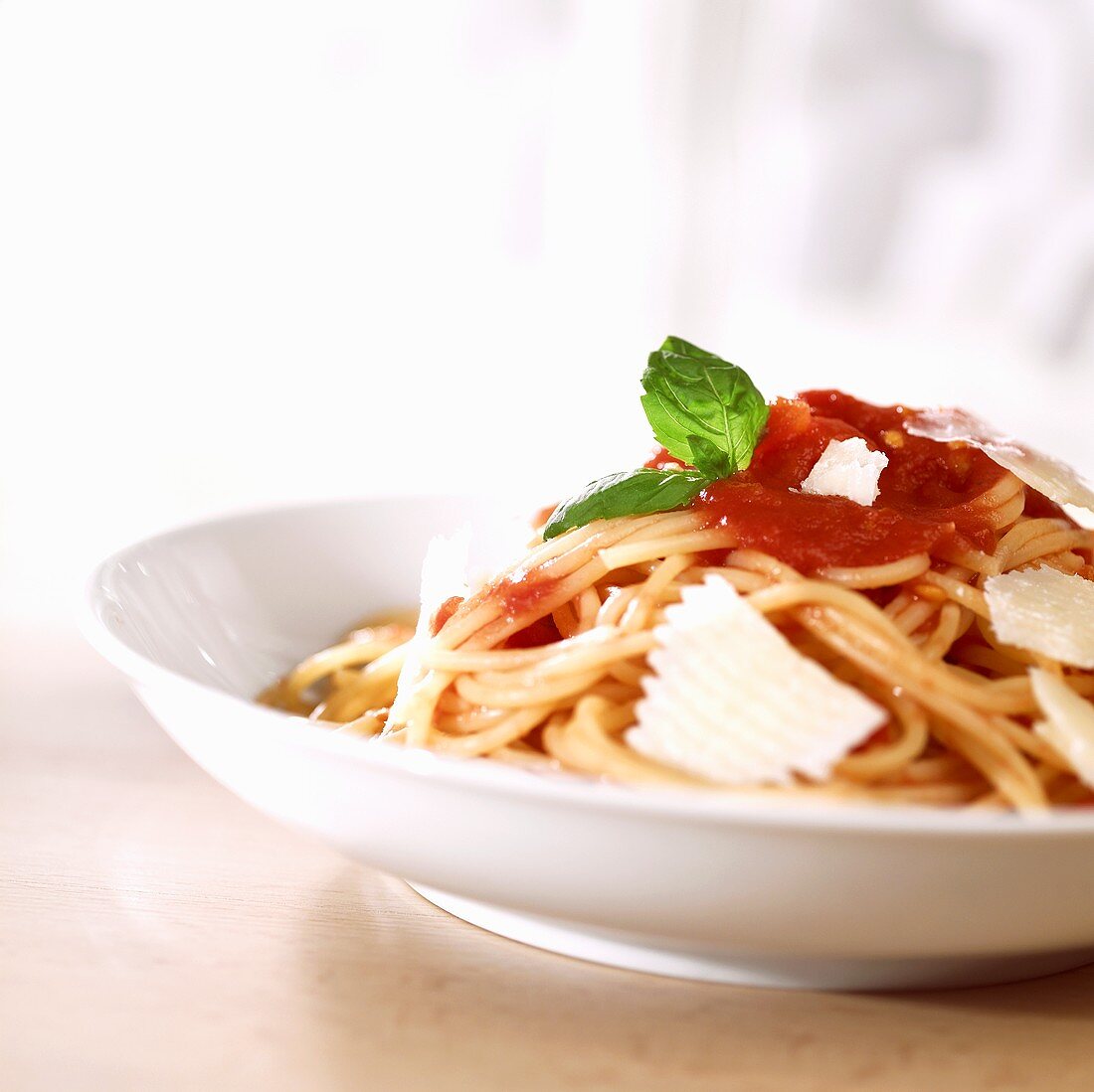 Spaghetti mit Tomatensauce und Parmigiano