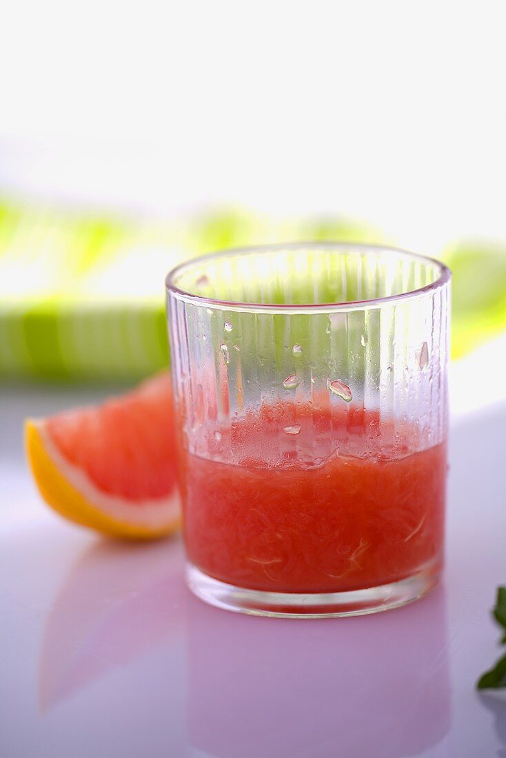 Grapefruit-Fruchtfleisch in einem Glas