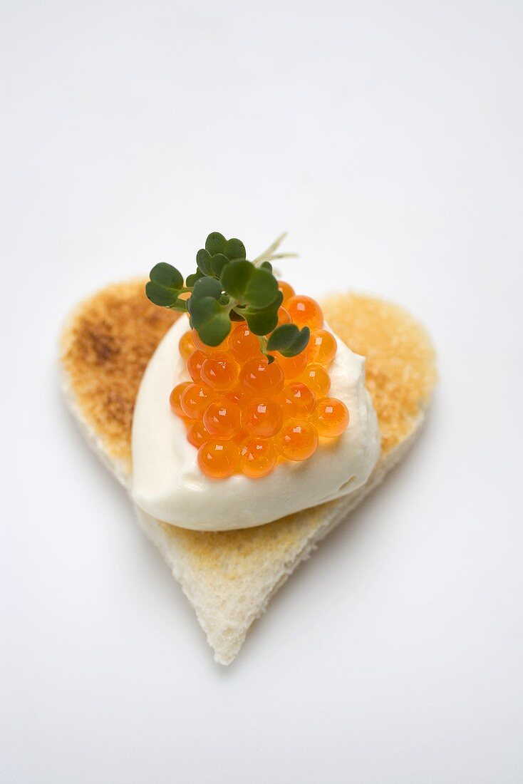 Canapé: sour cream and keta caviar on toast