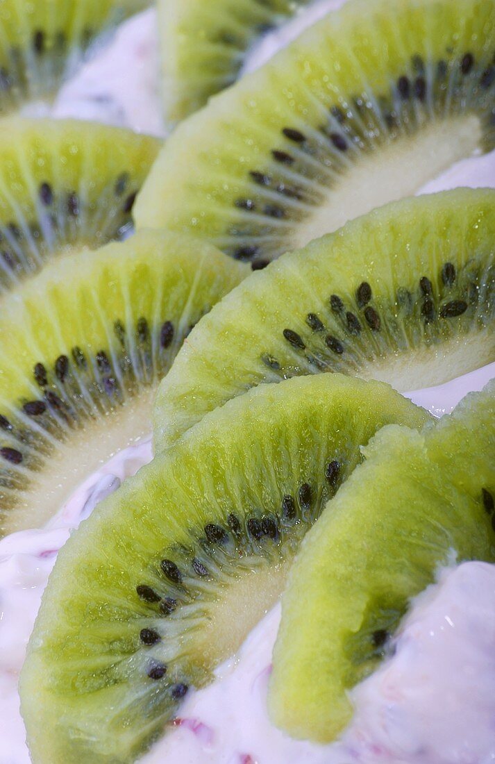 Slices of kiwi fruit and quark on bread (detail)
