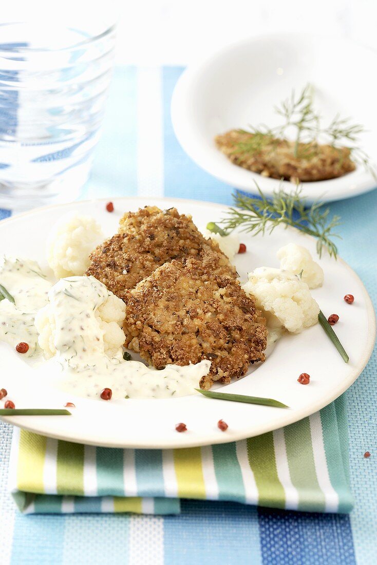 Tofu burgers with cauliflower and herb sauce