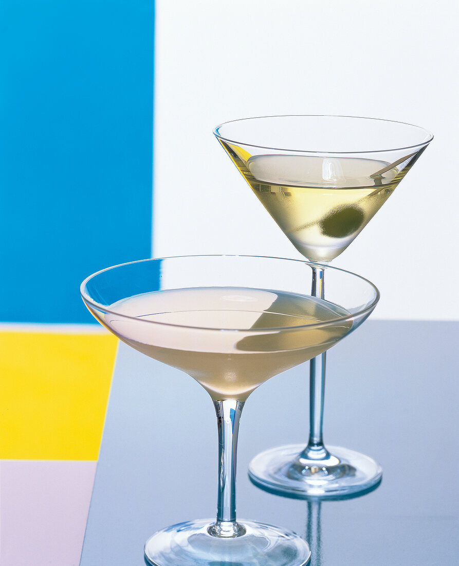 2 Cocktails in Cocktailgläsern Klassiker