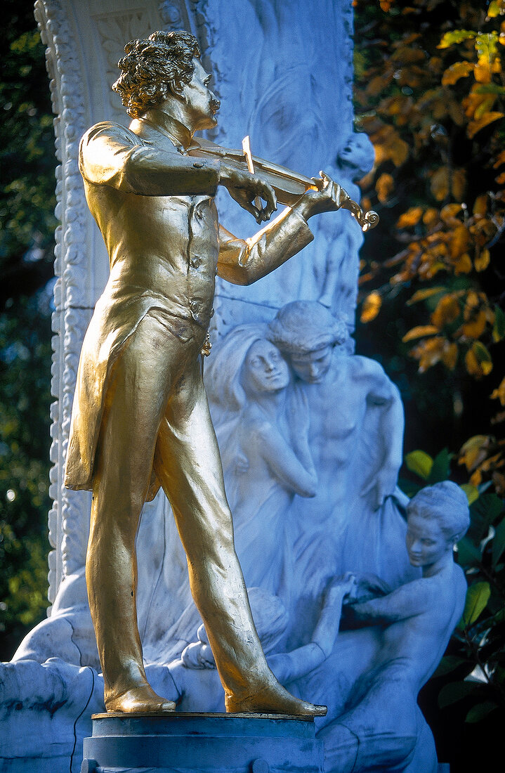 Sculpture of Johann Strauss in Vienna Stadpark, Austria