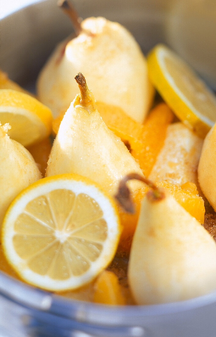 Close-up of whole pears and lemon slices