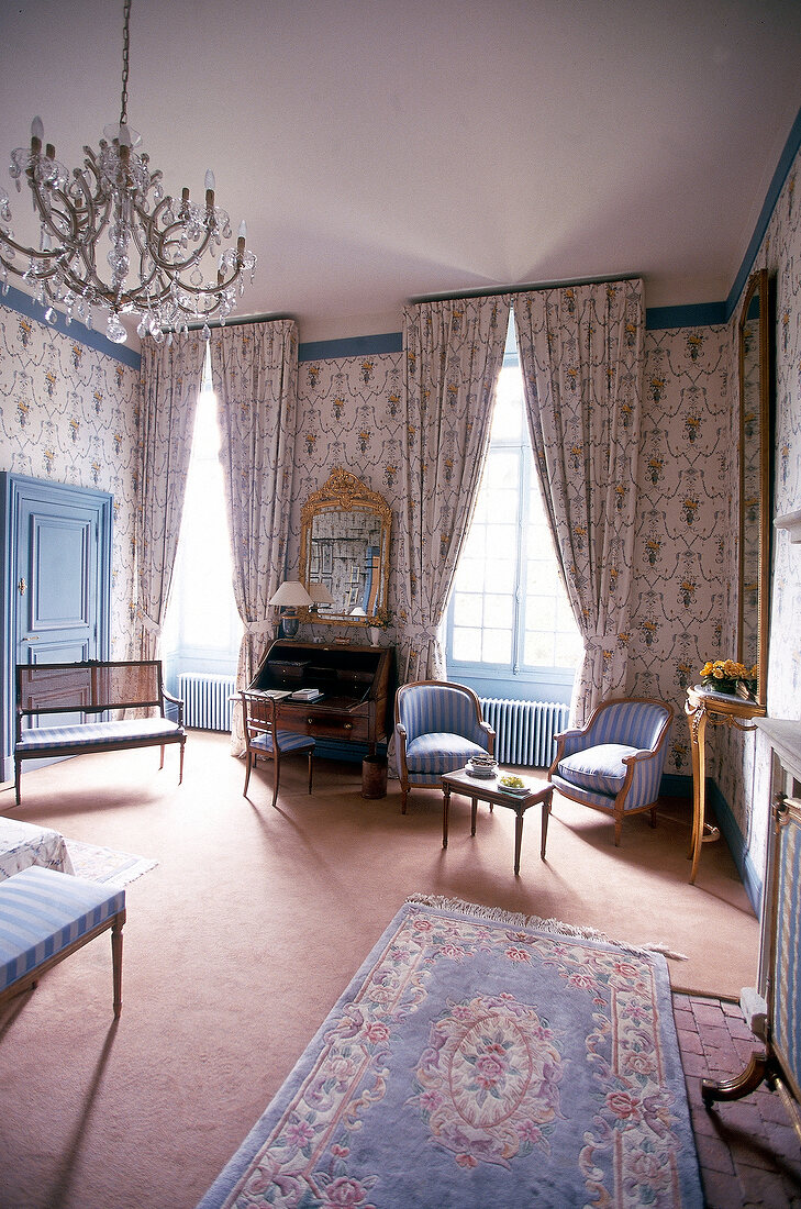 Luxorious suite with antique furniture in Chateau De Noirieux Hotel, Briollay, France
