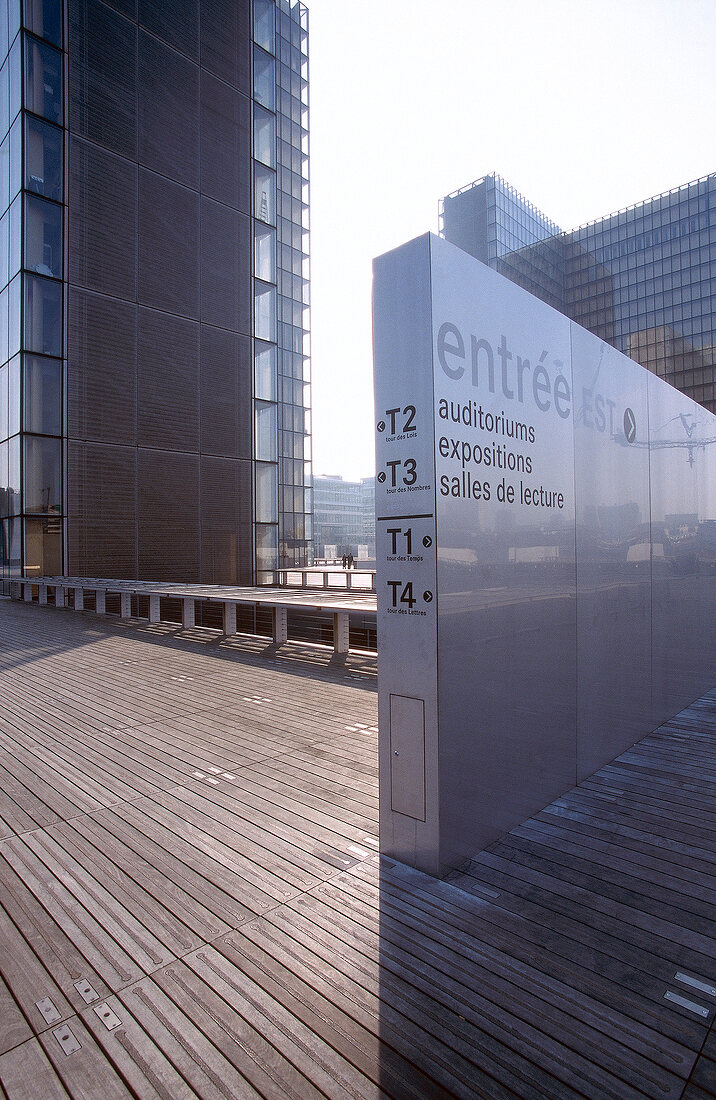 Die Nouvelle Bibliotheque Nationale in Paris, Eingangsbereich