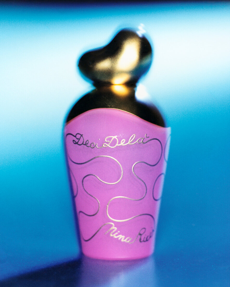 Lila Parfumflakon, Deci Dela von Nina Ricci