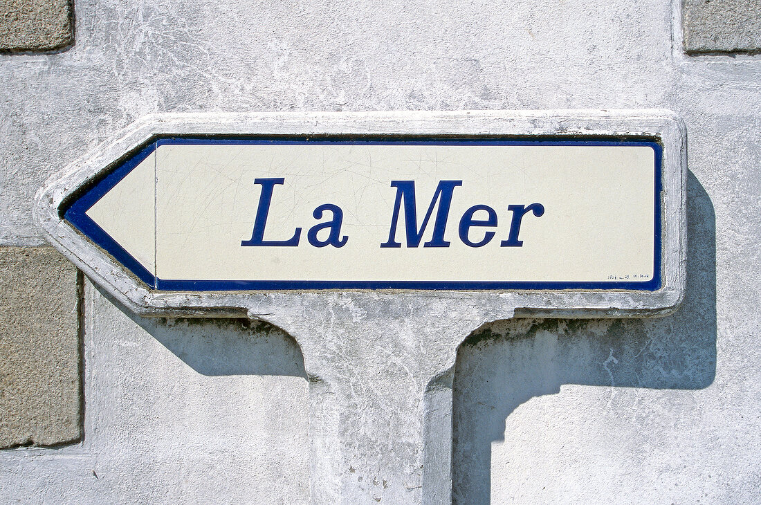 Schild, Richtungsweiser "La Mer" bei Cleder, Bretagne