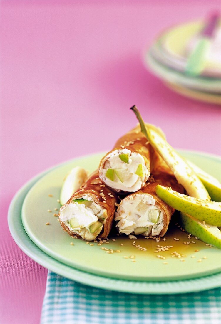 Dinkelpfannkuchen gefüllt mit Birnen & Frischkäse