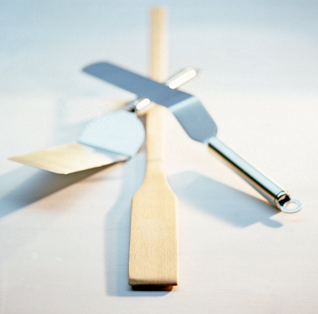 Wood and metal spatula turner