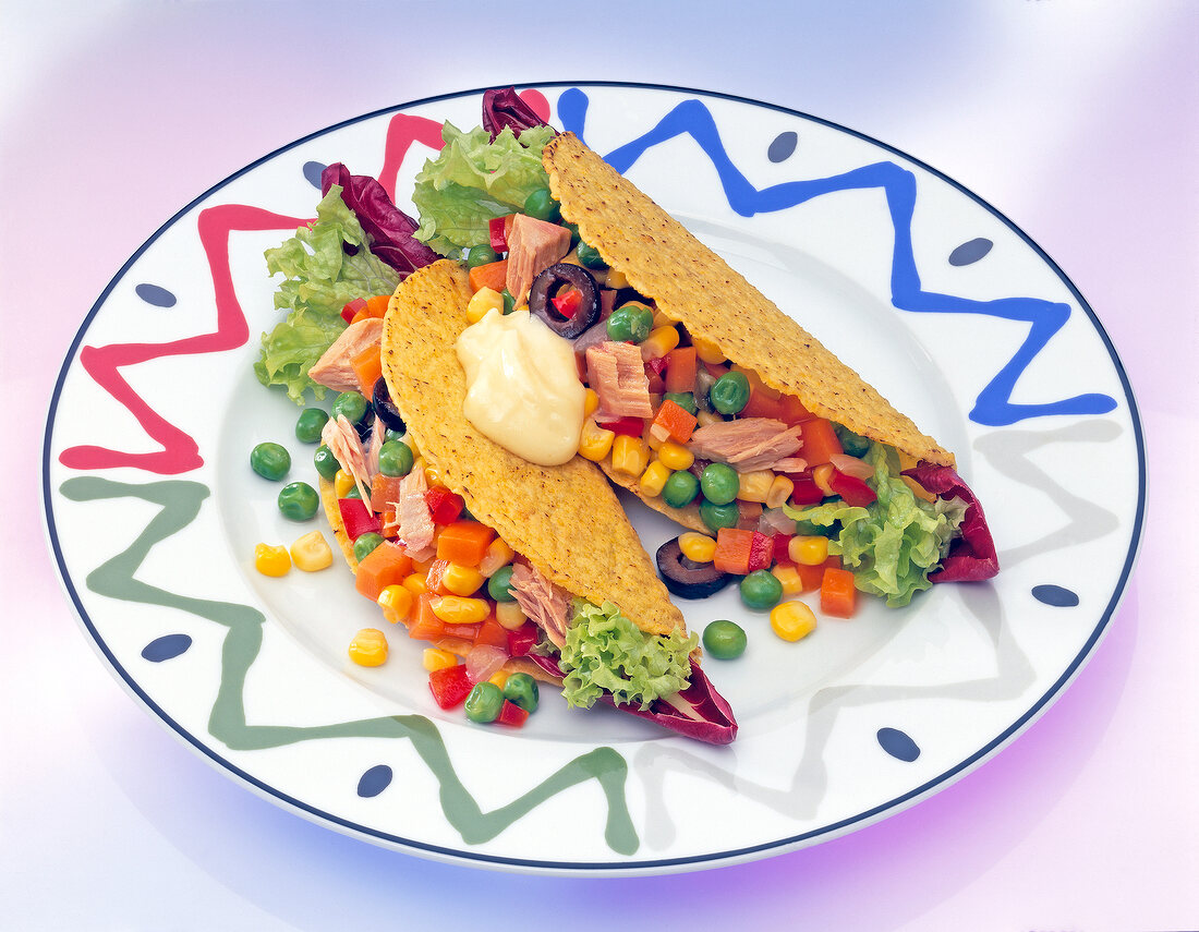 Thunfisch-Taco mit Mayonnaise und Blattsalat