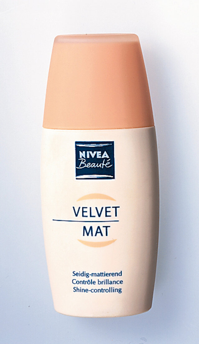 Make-up "Velvet Mat Foundation" von Nivea Beaute
