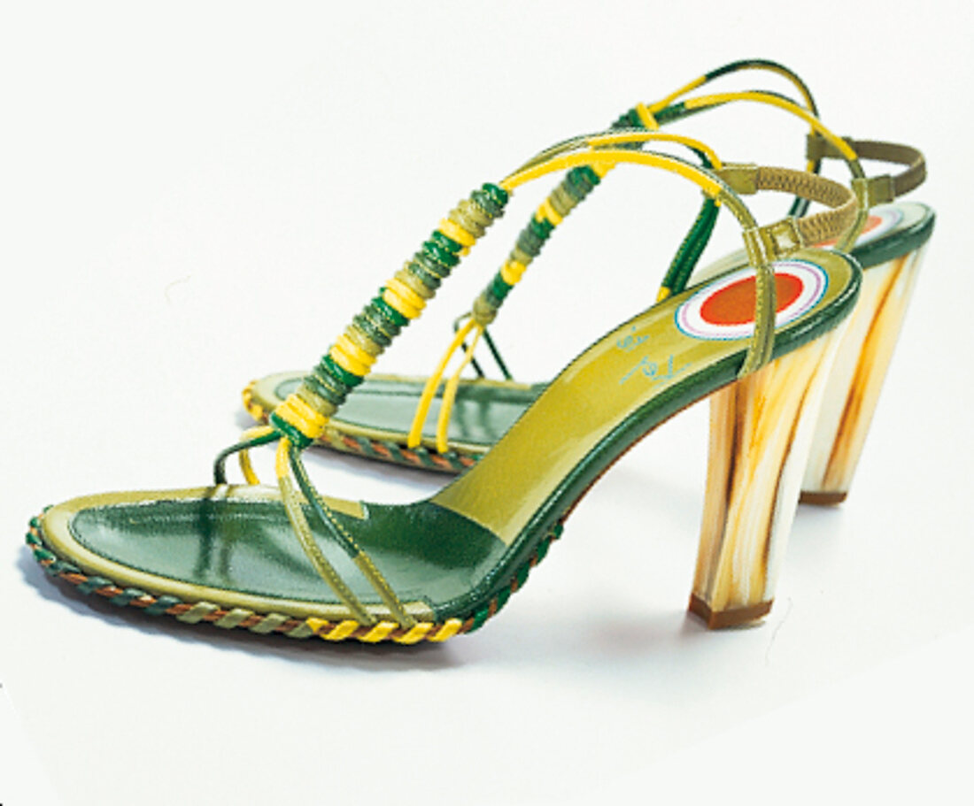 Sandalen in Grün mit hohen Absätzen in Gold