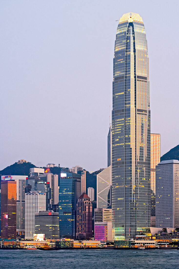 Hongkong abends, Skyline, Central Turm des international Finance Centr