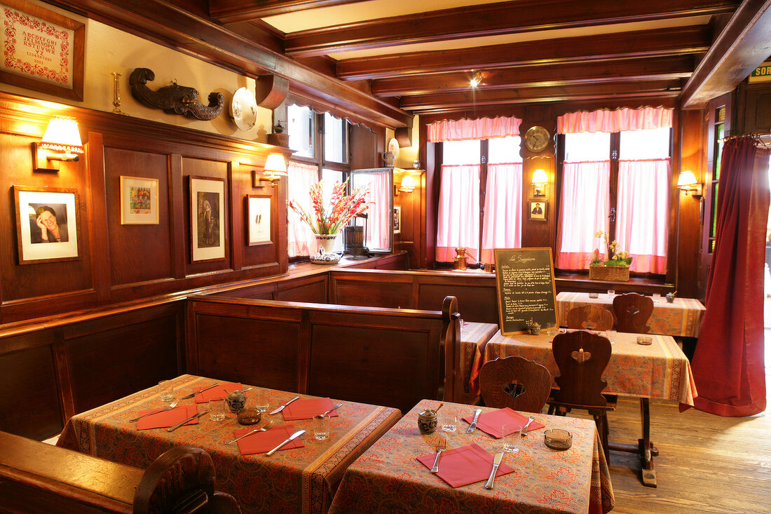 Chez Yvonne S'Burjerstuewel Restaurant in Straßburg Strasbourg
