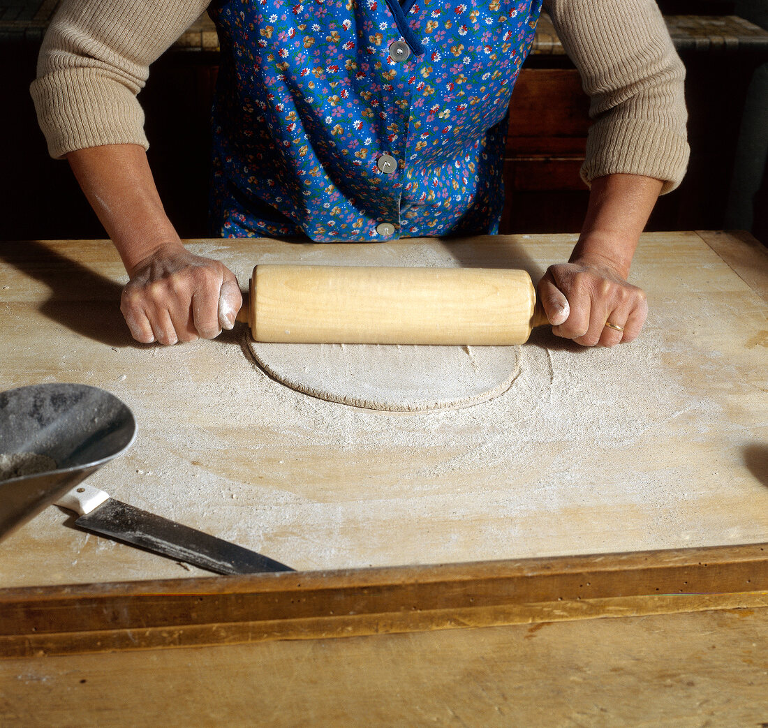 Teigwaren.  Buchweizenteig zubereiten, Teig ausrollen, Step 3