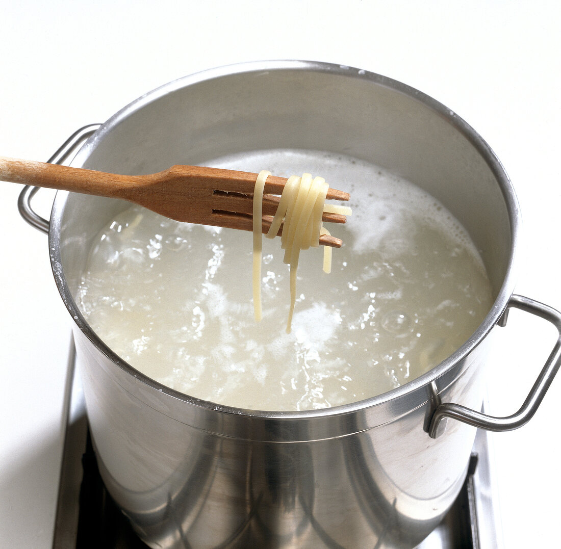 Noodles on wooden fork for garprobe