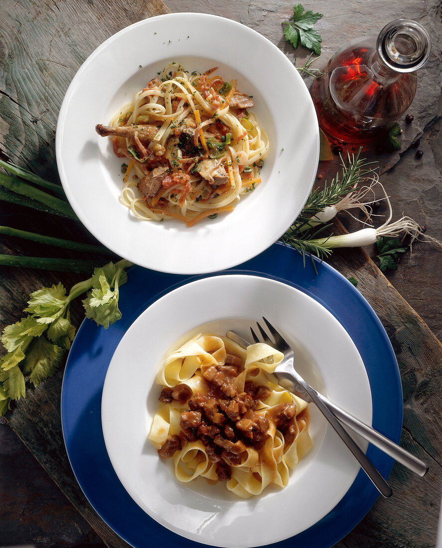Linguine with pigeon meat and pappardelle with cinghiale on plates