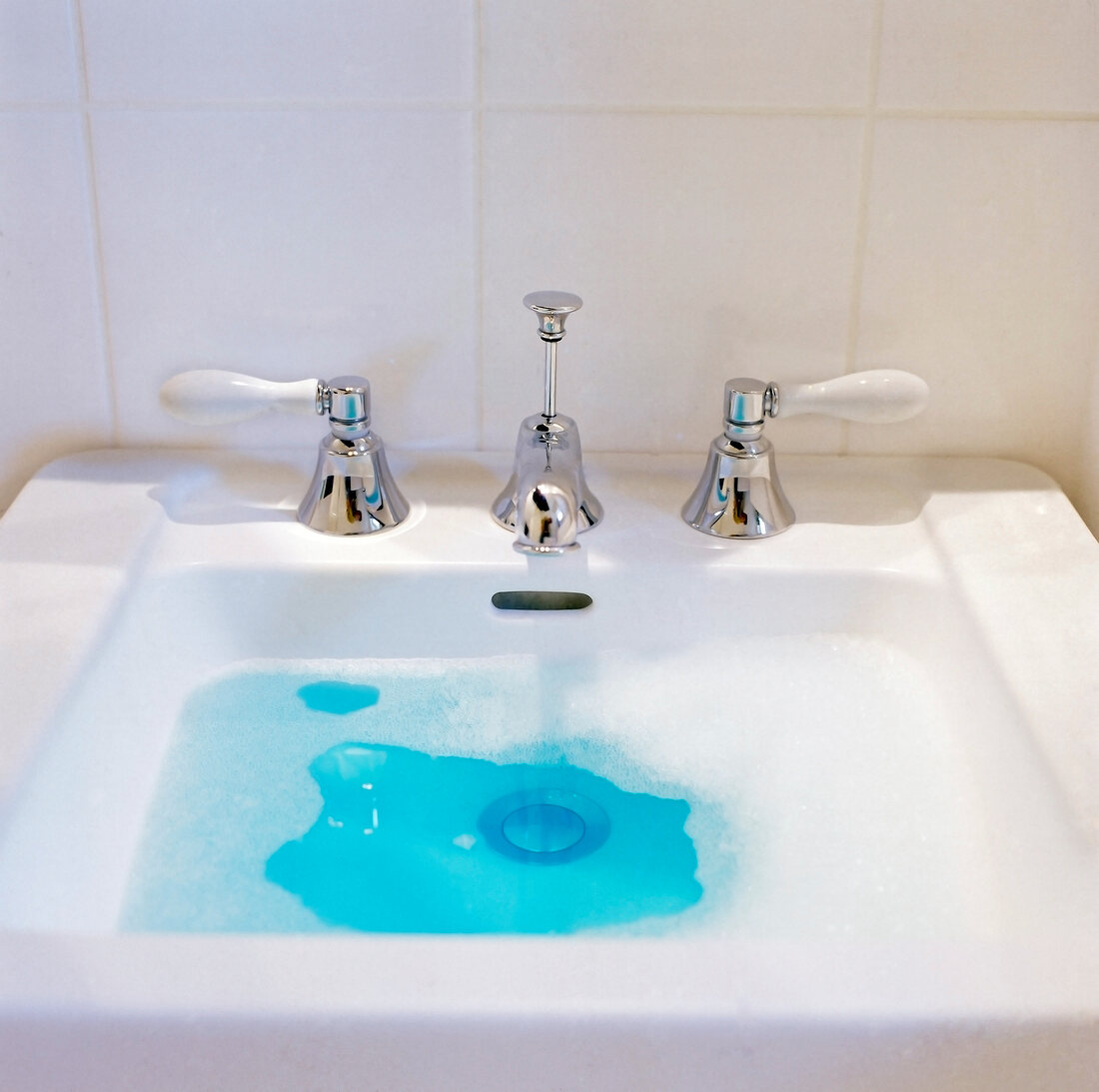 White washbasin with lever handle faucet in bathroom