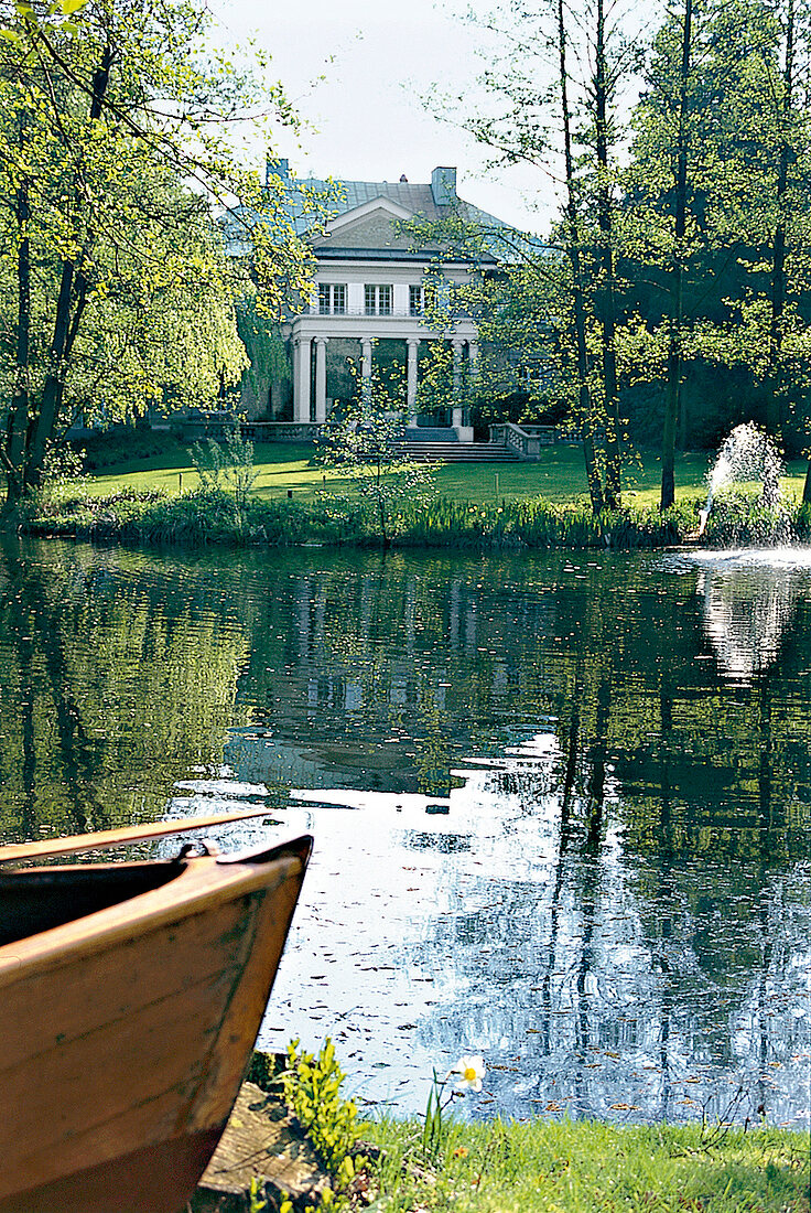 Teich vor Villa der Elb Lounge in Blankenese in Hamburg