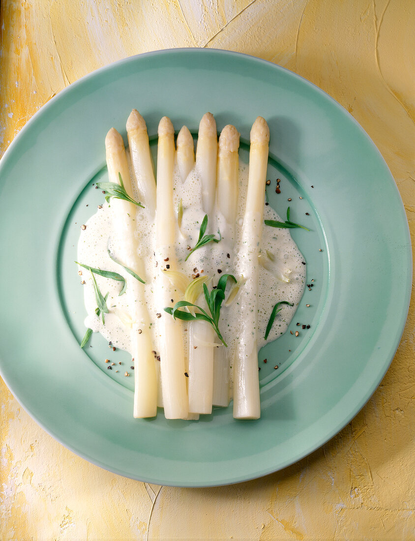 Asparagus with tarragon butter foam o blue plate