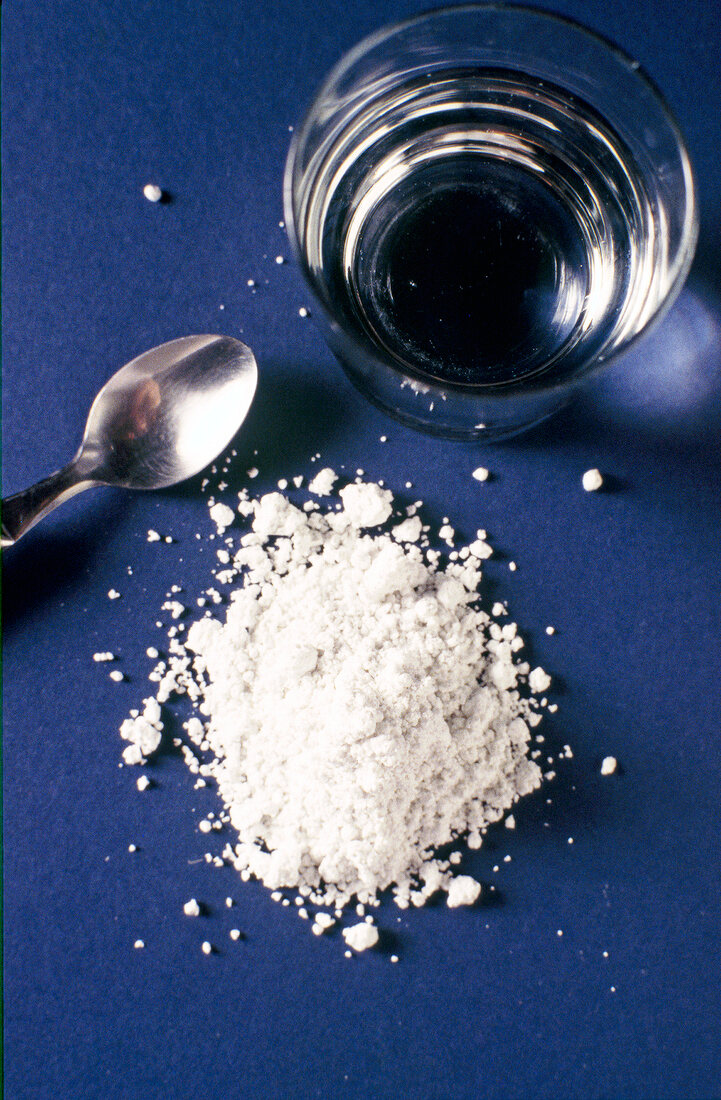 Silica powder with spoon and glass of water