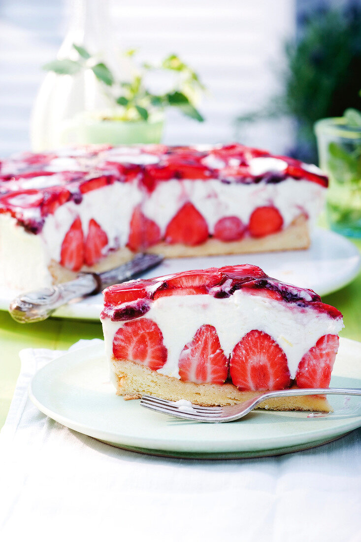 Erdbeer-Sahne-Torte mit Minze Saftige Schmeichelei "DW"