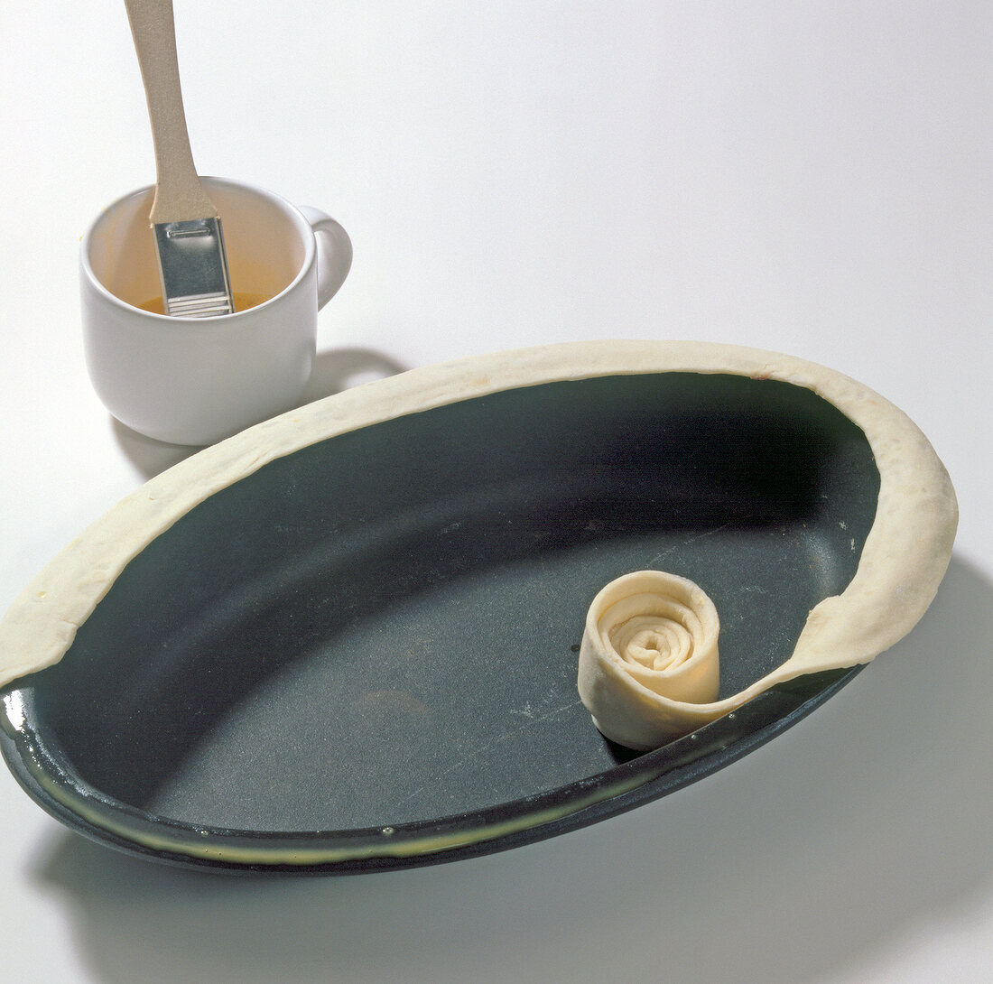 Dough strip placed at the edge of serving bowl for preparation of partridge pie, step 6